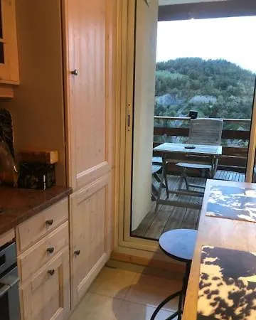 Le Champas Centre Station Lit Queen Size Enchastrayes