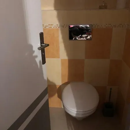 Le Champas Centre Station Lit Queen Size Enchastrayes