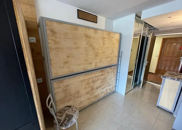 Le Champas Centre Station Lit Queen Size Enchastrayes