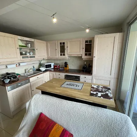 Le Champas Centre Station Lit Queen Size Enchastrayes