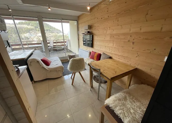 Le Champas Centre Station Lit Queen Size Enchastrayes